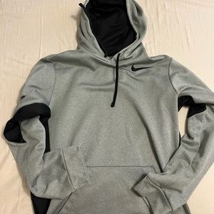nike womens therma hoodie